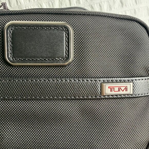 TUMI Alpha Split Travel Kit in black ballistic nylon NWT - Picture 10 of 14